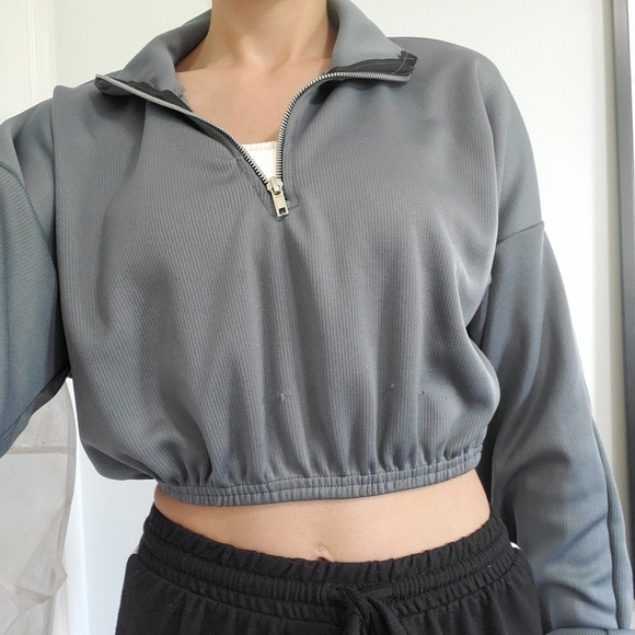 PrettyLittleThing Tops - PLT gray cropped long sleeve shirt